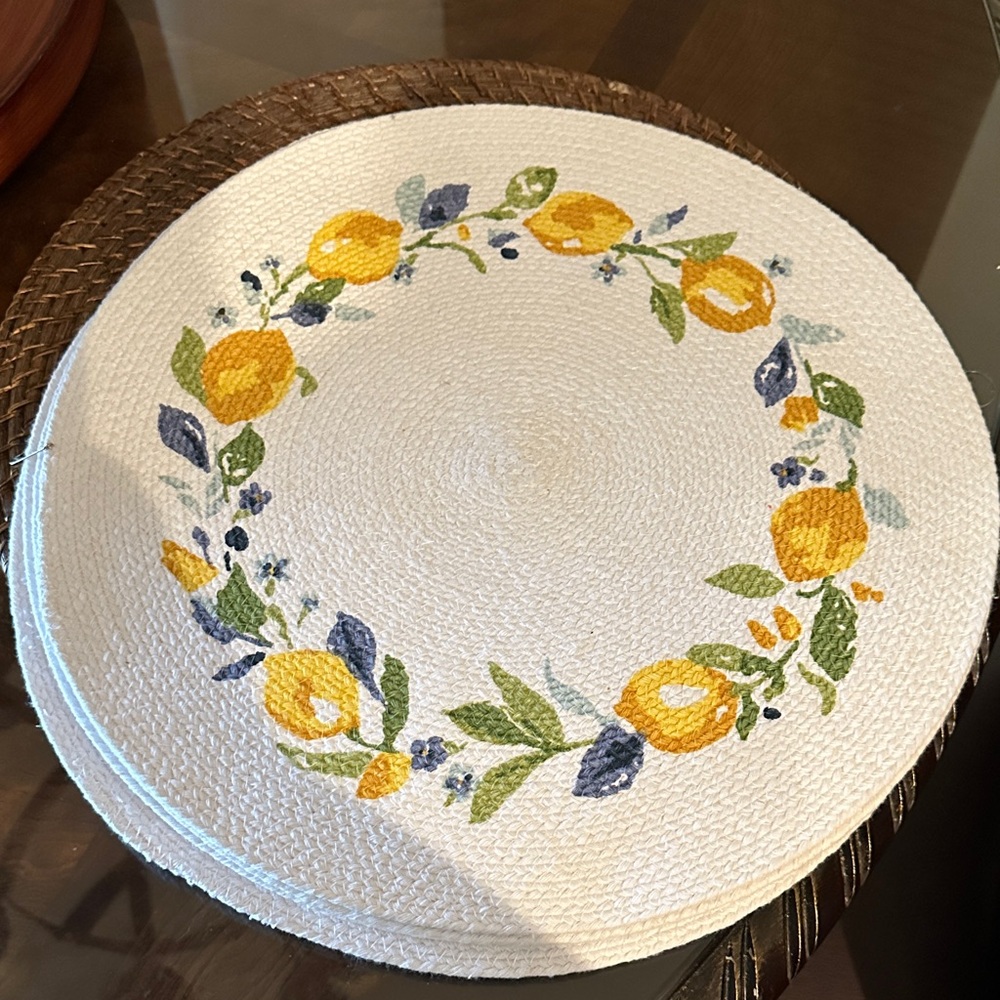 White Lemon Wreath Braided Placemats - Set of 4